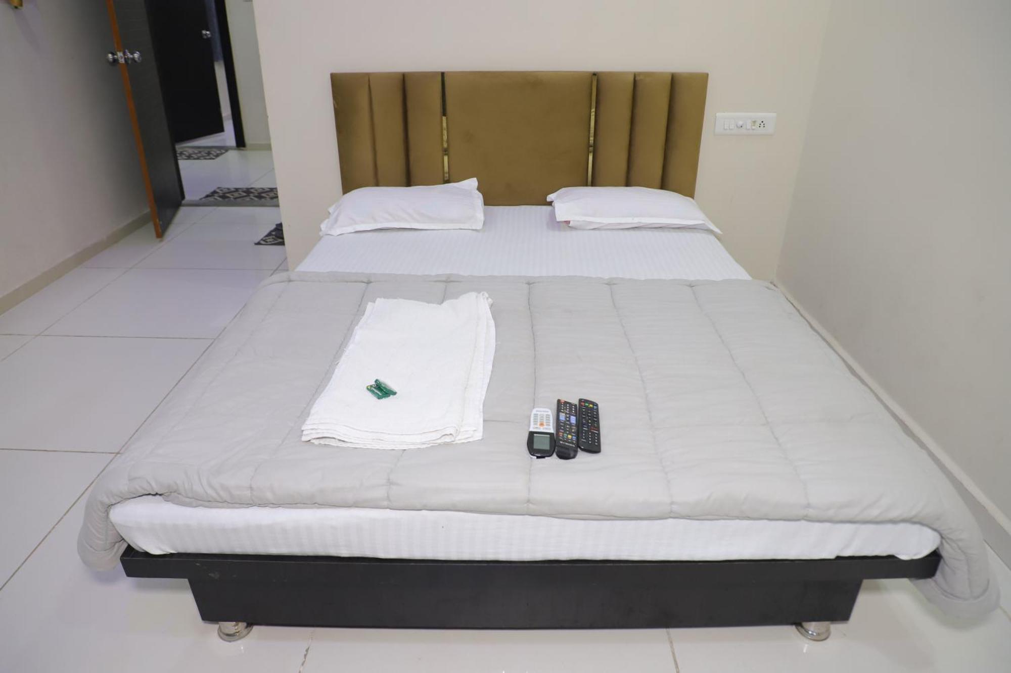 Satkar Home Stay Uddzsaín Kültér fotó